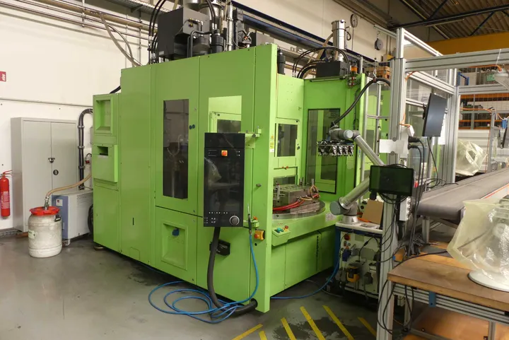 ENGEL Insert 500V/160 Rotary Vertikal-Spritzgießmaschine